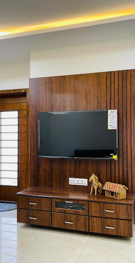 Luxurious 3 Bhk Villa In Bhuj - Shivani Homestay Εξωτερικό φωτογραφία
